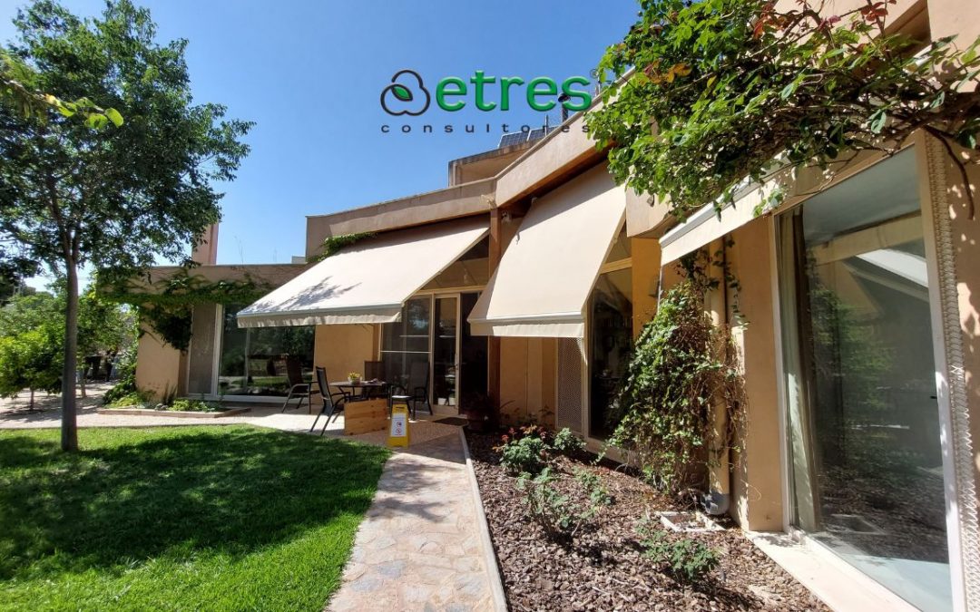 Ensayo Blower Door en una vivienda con chimeneas solares